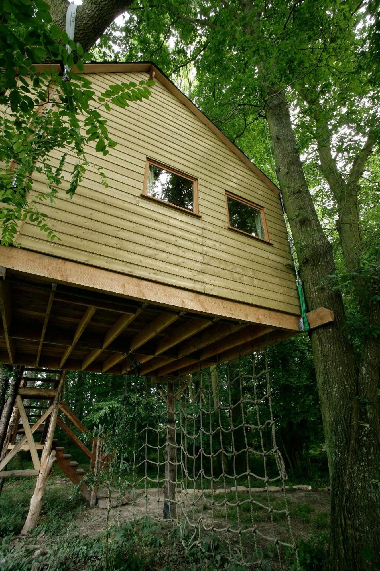La Cabane Aux Secrets - Au Milieu De Nulle Part Outines Exterior photo